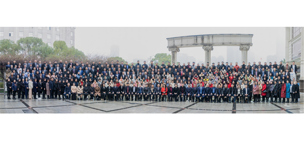 《凝心聚力，，，，，，赢战2023》 ——大奖国际集团年度表扬大会暨2023年战略安排大会胜利终结
